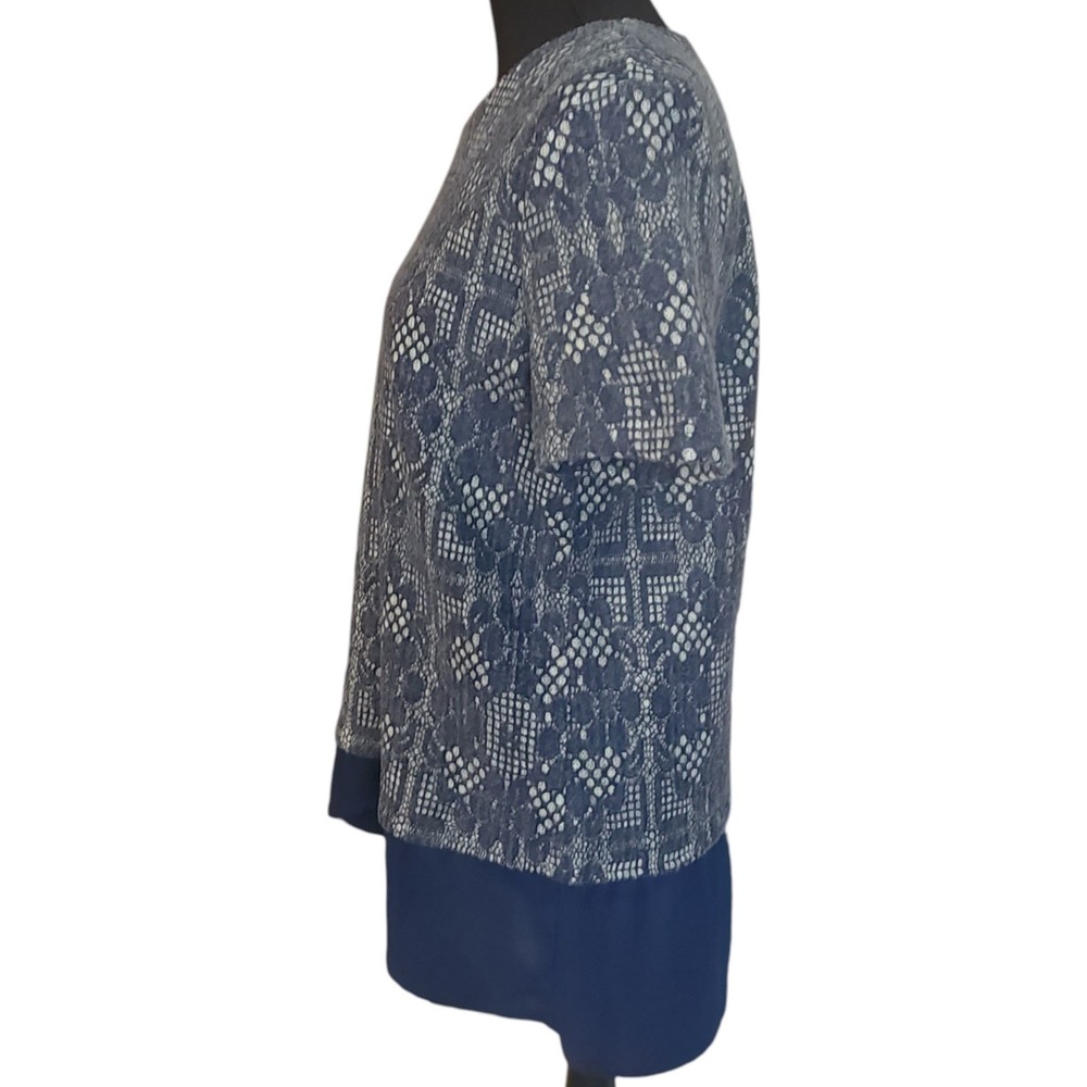 PLEIONE Blue & White Blouse Artisanal Lace Overlay‎ Mixed Media Top Size Small - Picture 3 of 8
